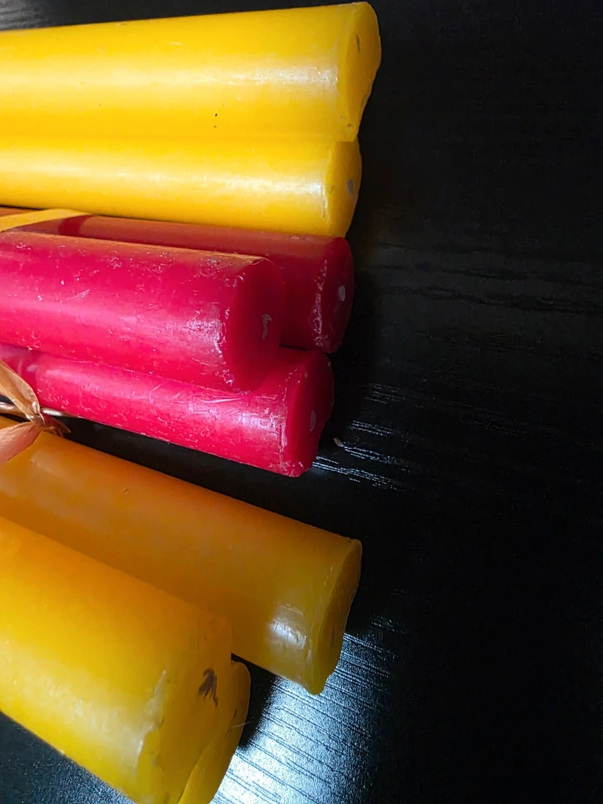 Lot of 9 red and yellow taper candles – photo 3